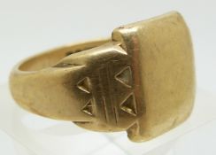 A 9ct gold signet ring, 7.9g (size T)