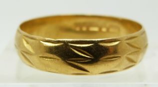 A 22ct gold wedding ring/ band with cut out decoration, 3.6g (size P)