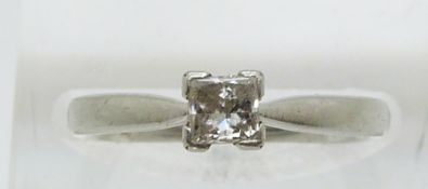 A platinum ring set with a princess cut diamond of approximately 0.35ct (size J)