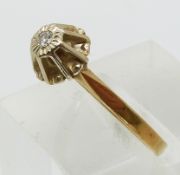 An 18ct gold ring set with a diamond (size P)