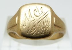 A 9ct gold signet ring, 4.2g (size S)