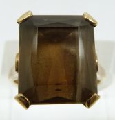 A 9ct gold ring set with a smoky quartz (size L)