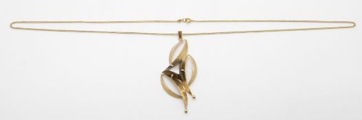 A 9ct gold pendant set with a triangular smoky quartz on 9ct gold chain, 8.7g, 33.5cm drop