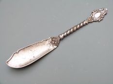 Victorian hallmarked silver cake or serving knife with wrythen handle, London 1868 maker Francis