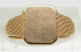 A 9ct gold signet ring, 2.8g (size M)
