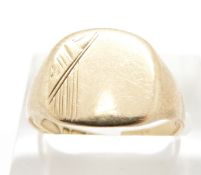 A 9ct gold signet ring, 3.3g