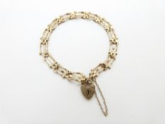 A 9ct gold gate bracelet, 3.9g