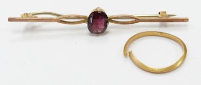 A 22ct gold ring (1.7g) and a 9ct gold brooch set with a garnet (2.9g)