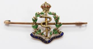 A 15ct gold military brooch 