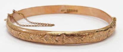 Victorian 9ct gold bangle with engraved foliate decoration, 7.8g