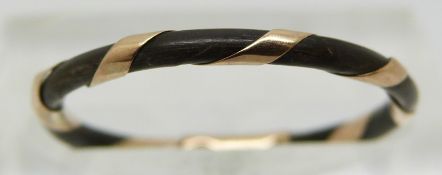 A horn ring with yellow metal twisted design (size L)