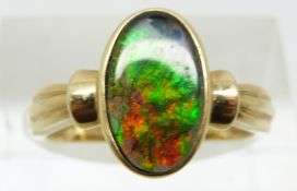 A 9ct gold ring set with an ammonite triplet (size N)