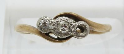 A 9ct gold ring set with diamonds in a palladium setting (size M/N)