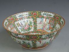 A 19th/early 20thC Chinese famille rose pedestal punch bowl with figural decoration H13.5cm, Diam