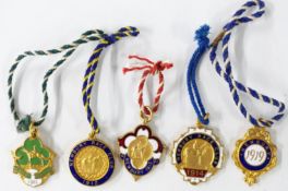 Five George V Newbury Race Club horse racing enamel badges, each with member's number to rear,