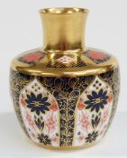 Royal Crown derby Imari 1128 pattern bottle vase, H10cm