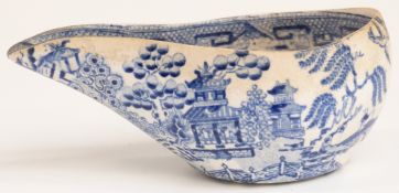 C1830s pap boat / invalid feeder transfer decorated in the Willow pattern, H4.3cm, L11.5cm