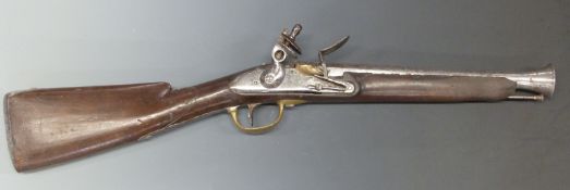 Flintlock hammer action blunderbuss with brass trigger guard and flash pan, steel ram-rod and butt