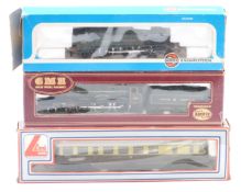 Three 00 gauge GWR model railway locomotives comprising GMR Castle class, Airfix Prairie tank and