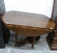 Stained pine extendable dining table with five leaves and additional legs, collapsed size L min 119