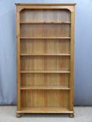 A pine bookcase with five shelves, H182.5 x W90.5 x D29cm