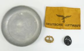 WWII Nazi Third Reich Kriegsmarine oval gilt badge, the wreath surrounded by Imperial eagle,