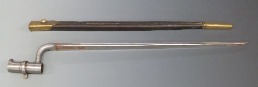 British Army 1853 pattern socket bayonet, with 41cm blade, in leather and brass scabbard.