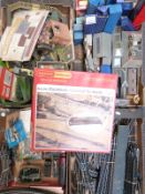 Collection of 00 gauge model railway kits, acessories etc including turntable, Hornby Dublo signals,