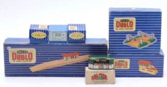 Seven Hornby Dublo and similar 00 gauge model railway buildings and accessories including D1