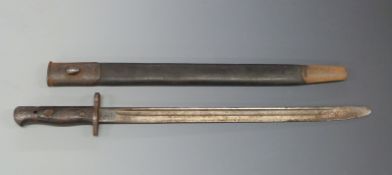 WWI British Army 1907 pattern bayonet with 40cm blade, in scabbard.