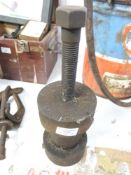 Jaguar E Type and other hub puller