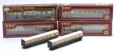Six Airfix and Mainline 00 gauge GWR model railway coaches including an Autocoach, three in original