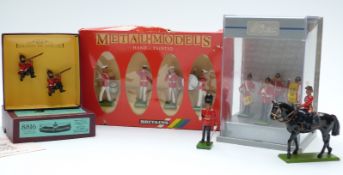 Twelve Britains diecast model soldiers including bandsmen, queen on horseback, Sherwood Foresters