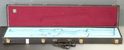 Banwell metal gun flight case with fitted foam interior, 124 x 27 x 8cm