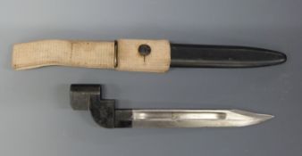 British Army No 9 bayonet with 20cm blade, metal scabbard and frog.