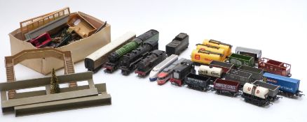 A collection of Hornby Dublo, Tri-ang, Trix and similar mainly 00 gauge locomotive coaches, wagons