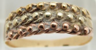 A 9ct gold tri-coloured keeper ring, 2.8g, size U