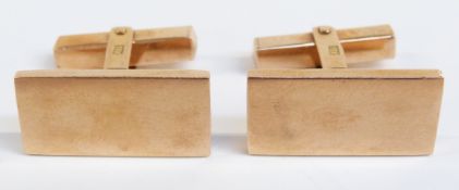 A pair of 18k gold cufflinks, 11g