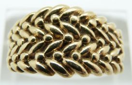 A 9ct gold keeper ring, 4.4g, size S