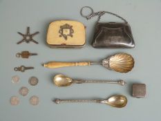 George V hallmarked silver pill or trinket pot with gilt interior, Birmingham 1911 maker Cornelius