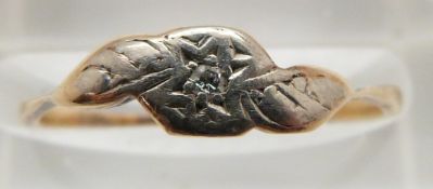 An 18ct gold ring set with a diamond, 1.1g, size K