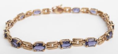A 9ct gold bracelet set with oval cut tanzanites, 5.5g