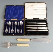 Cased set of six hallmarked silver teaspoons, weight 42g, four hallmarked silver bladed Art Deco