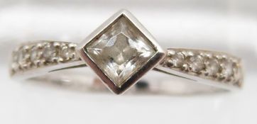 A platinum ring set with cubic zirconia, 4.7g, size T