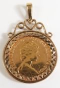1982 gold half sovereign in 9ct gold pendant mount, 6.28g all in