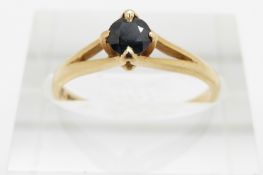 An 18ct gold ring set with a sapphire, 2.3g, size M