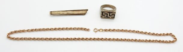 A 9ct gold rope twist chain (3.8g), silver ring and tie clip