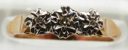 An 18ct gold ring set with three diamonds, 3.1g, size M