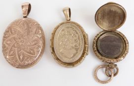 Victorian locket with engraved floral decoration, 3.5cm, Victorian locket, 3cm long, and a