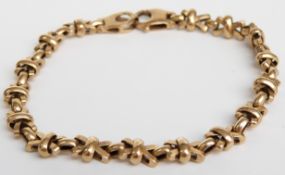 A 9ct gold bracelet made up of cross links, 11.8g